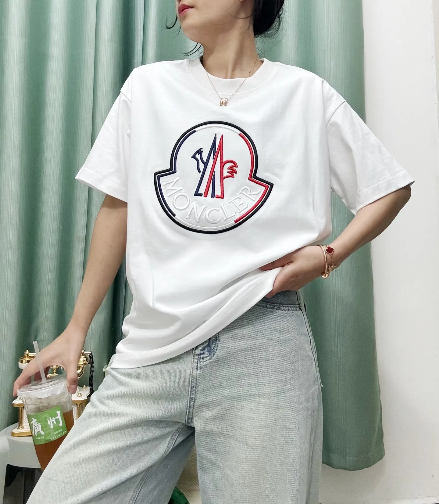 White ， Same Style